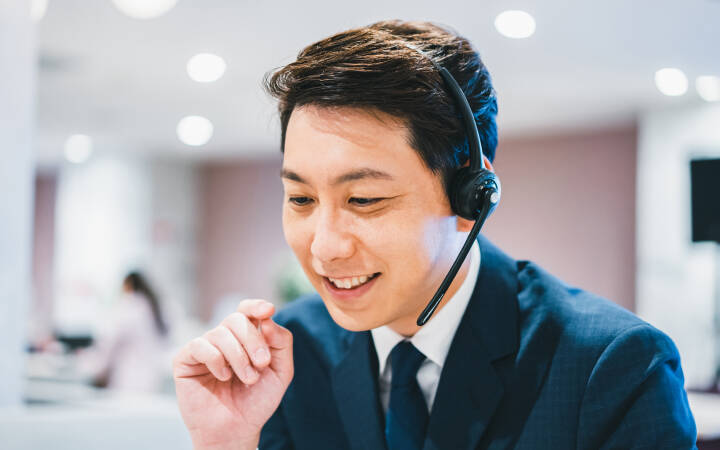 Support agent with headset